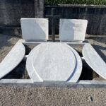 Obnovljen dvojni marmorni nagrobni spomenik s križem